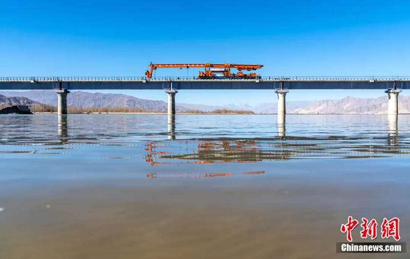 Le train à grande vitesse Fuxing bient?t mis en service au Tibet