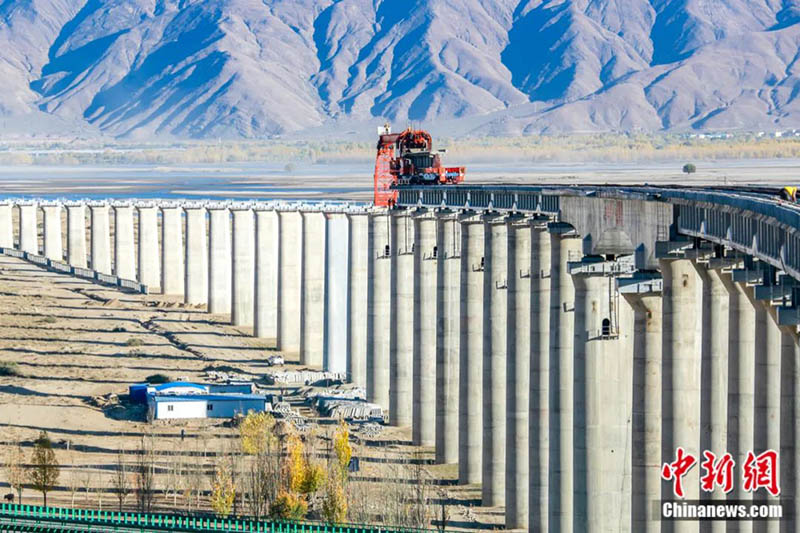 Le train à grande vitesse Fuxing bient?t mis en service au Tibet