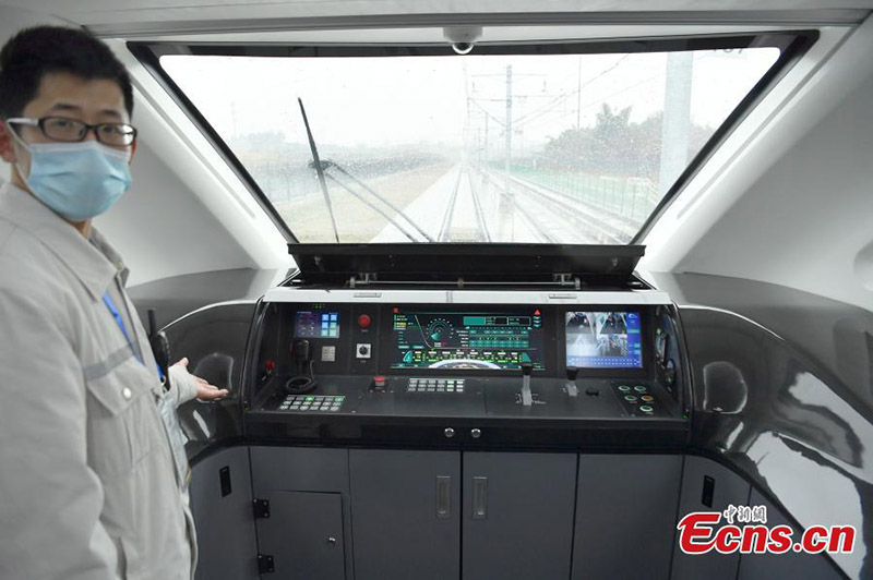 Un nouveau train urbain automatique sort des cha?nes de montage à Chengdu