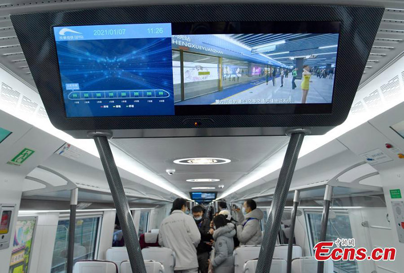 Un nouveau train urbain automatique sort des cha?nes de montage à Chengdu