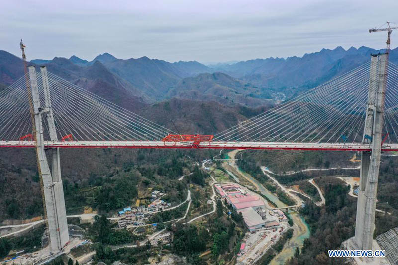 Chine : chantier d'un pont d'autoroute dans le sud-ouest