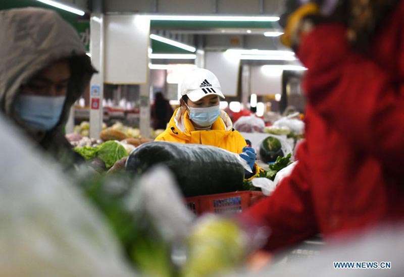 Un restaurant fournit des repas gratuits au personnel communautaire alors que l'épidémie de COVID-19 frappe Shijiazhuang