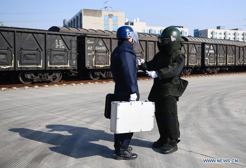 Un exercice d'urgence de la police des chemins de fer organisé dans une plate-forme de fret à Nanjing