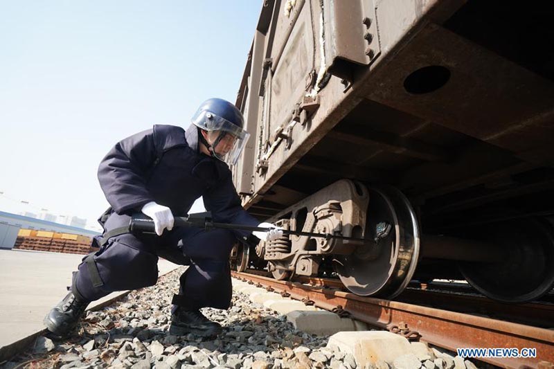 Un exercice d'urgence de la police des chemins de fer organisé dans une plate-forme de fret à Nanjing