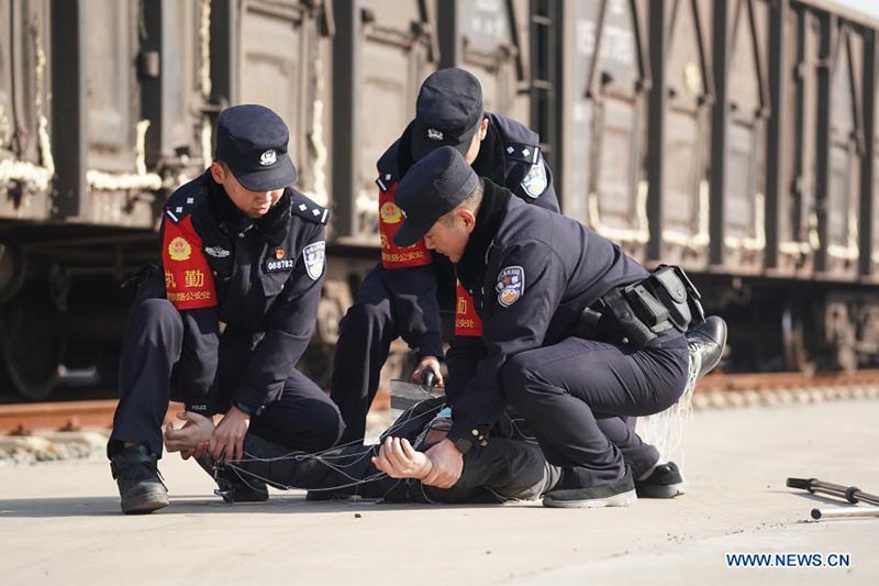 Un exercice d'urgence de la police des chemins de fer organisé dans une plate-forme de fret à Nanjing