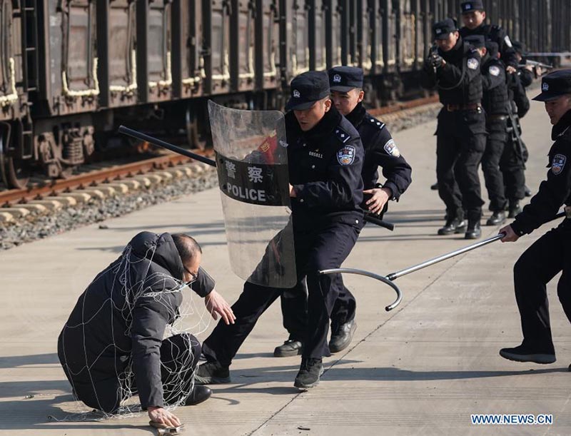 Un exercice d'urgence de la police des chemins de fer organisé dans une plate-forme de fret à Nanjing