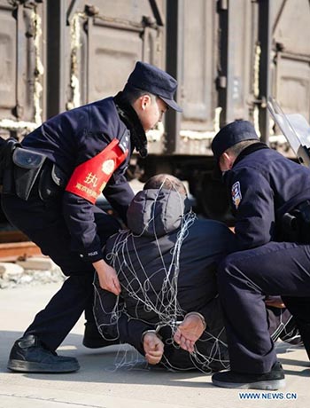 Un exercice d'urgence de la police des chemins de fer organisé dans une plate-forme de fret à Nanjing