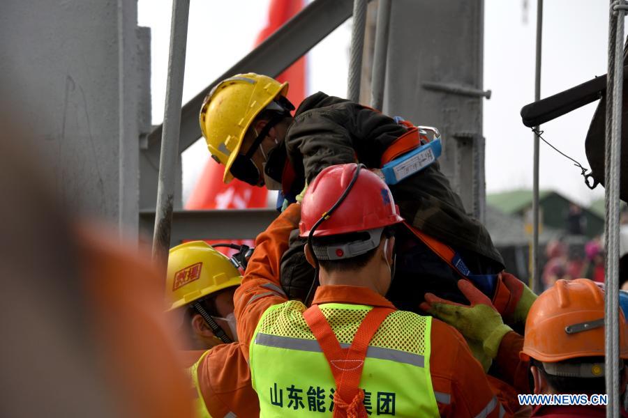 Chine : un total de onze mineurs extraits d'une mine d'or