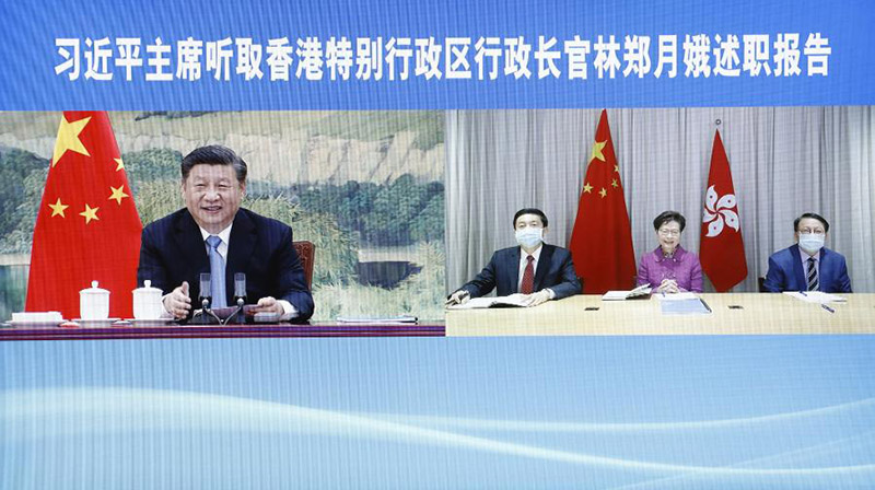 Xi Jinping entend un rapport d'activité présenté par la chef de l'exécutif de la RAS de Hong Kong