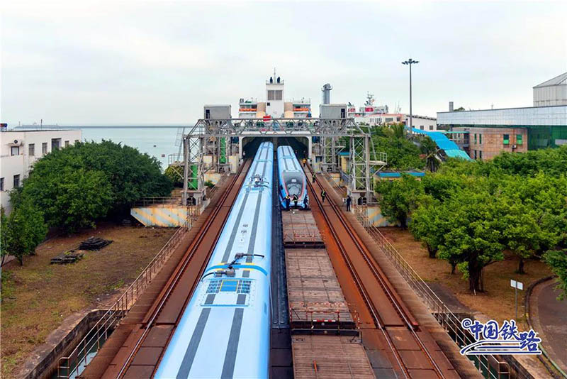 Le train à grande vitesse Fuxing est arrivé à Hainan pour la première fois