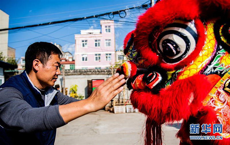 Vingt ans de persévérance et d'héritage d'un danseur de la danse du dragon et du lion