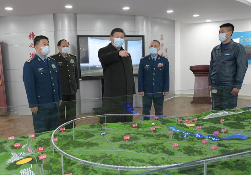 Xi Jinping inspecte les troupes de l'armée de l'air stationnées au Guizhou