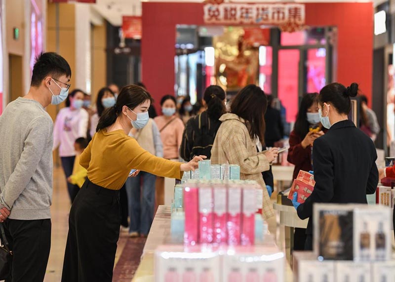 Les gens sont restés dans la ville où ils vivent et travaillent pour fêter le Nouvel an chinois, ce qui a boosté la consommation pendant les vacances