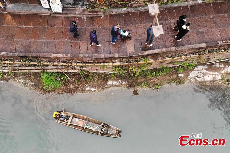 Zoom avant sur la belle ville de Fenghuang