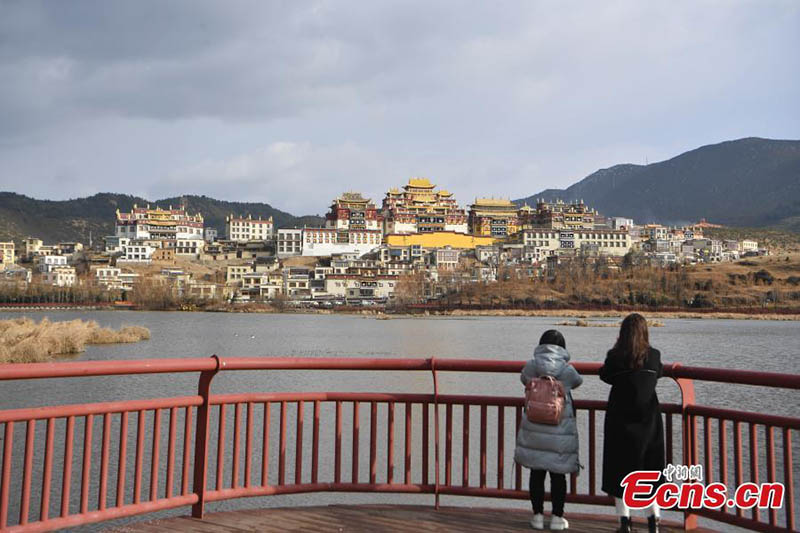 La lamaserie de Gedan Songzanlin à Shangri-La attire les touristes