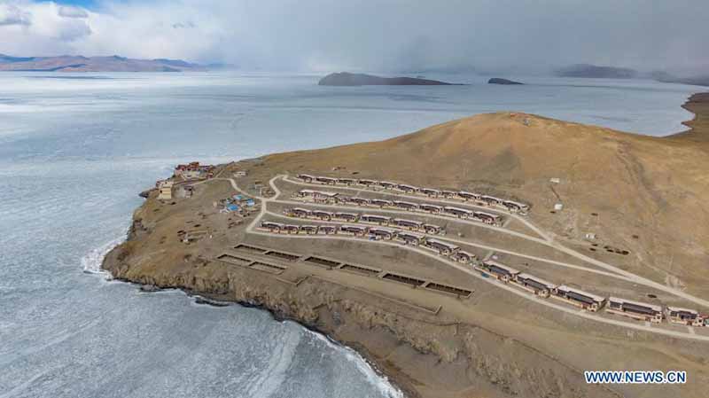 La migration annuelle des moutons du village de Dowa, au Tibet