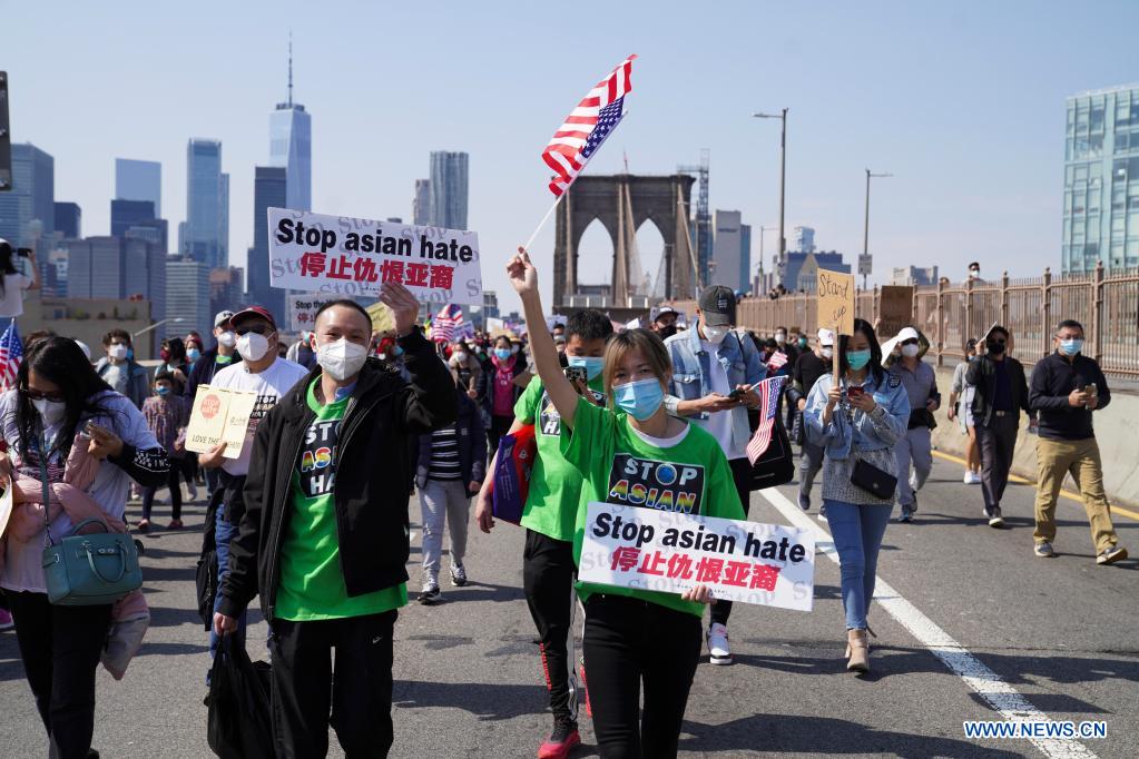 Des Américains d'origine asiatique organisent à New York une manifestation contre la haine anti-asiatique