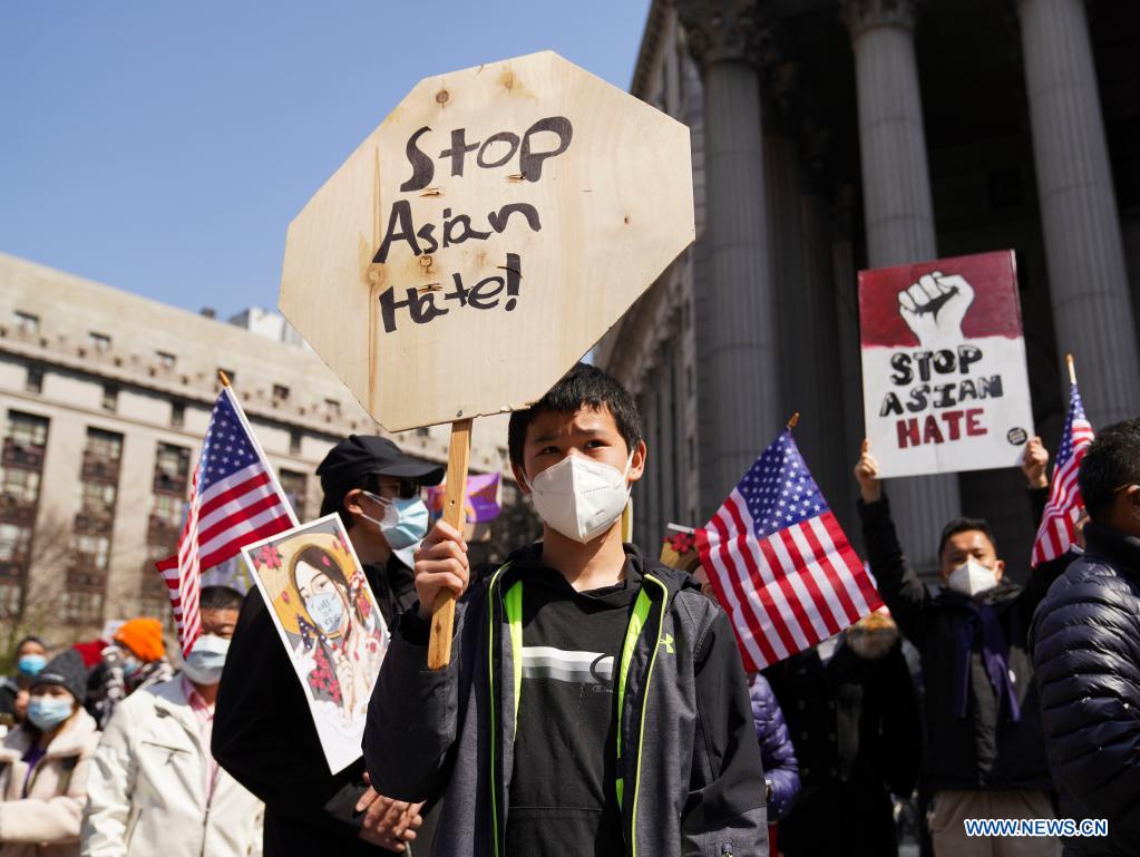 Des Américains d'origine asiatique organisent à New York une manifestation contre la haine anti-asiatique