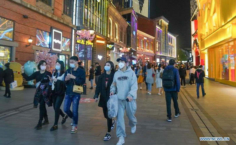 En image : la vie nocturne à Wuhan