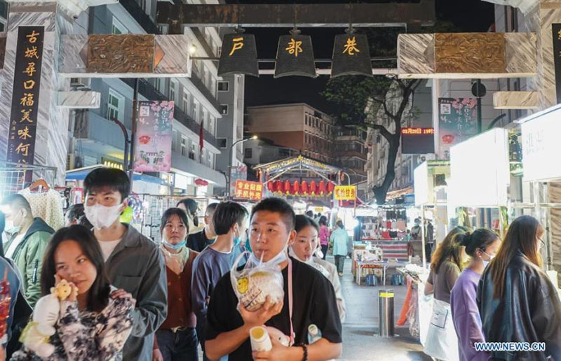 En image : la vie nocturne à Wuhan