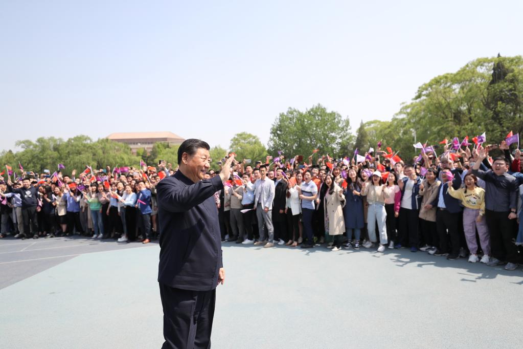 Xi Jinping met l'accent sur la construction d'universités de classe mondiale pour servir le pays lors de sa visite à Tsinghua