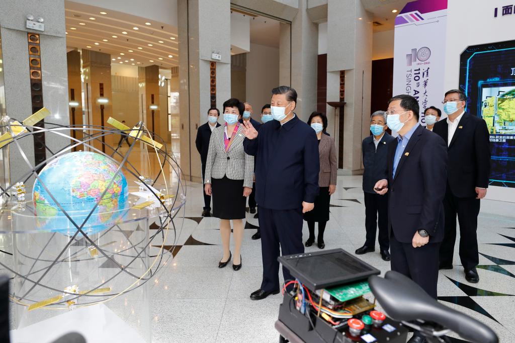 Xi Jinping met l'accent sur la construction d'universités de classe mondiale pour servir le pays lors de sa visite à Tsinghua