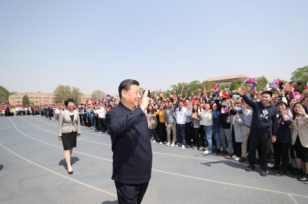 Xi Jinping met l'accent sur la construction d'universités de classe mondiale pour servir le pays lors de sa visite à Tsinghua