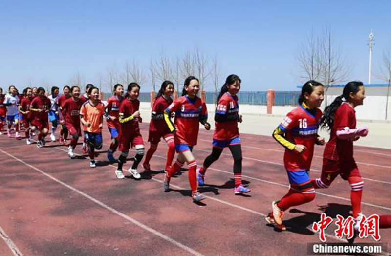 Les filles tibétaines ont réalisé un rêve de football