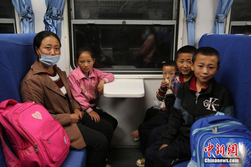 Un train à vitesse lente relie des villageois éloignés du sud-ouest de la Chine au monde extérieur