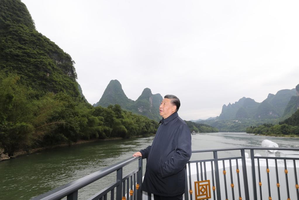 Xi Jinping inspecte la région autonome Zhuang du Guangxi