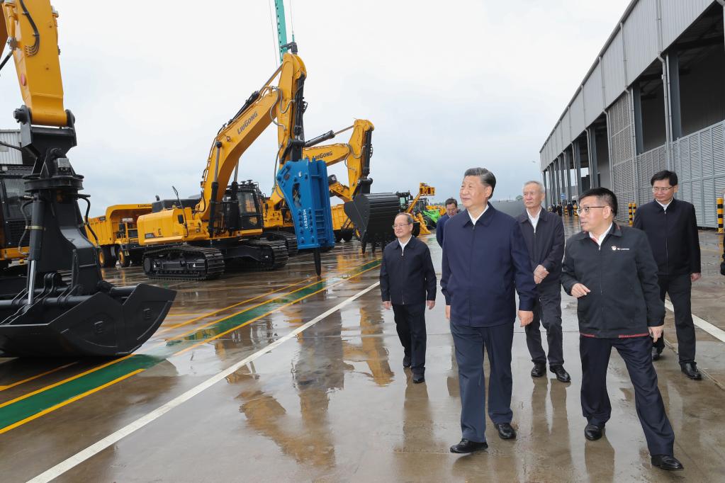 Xi Jinping inspecte la ville de Liuzhou