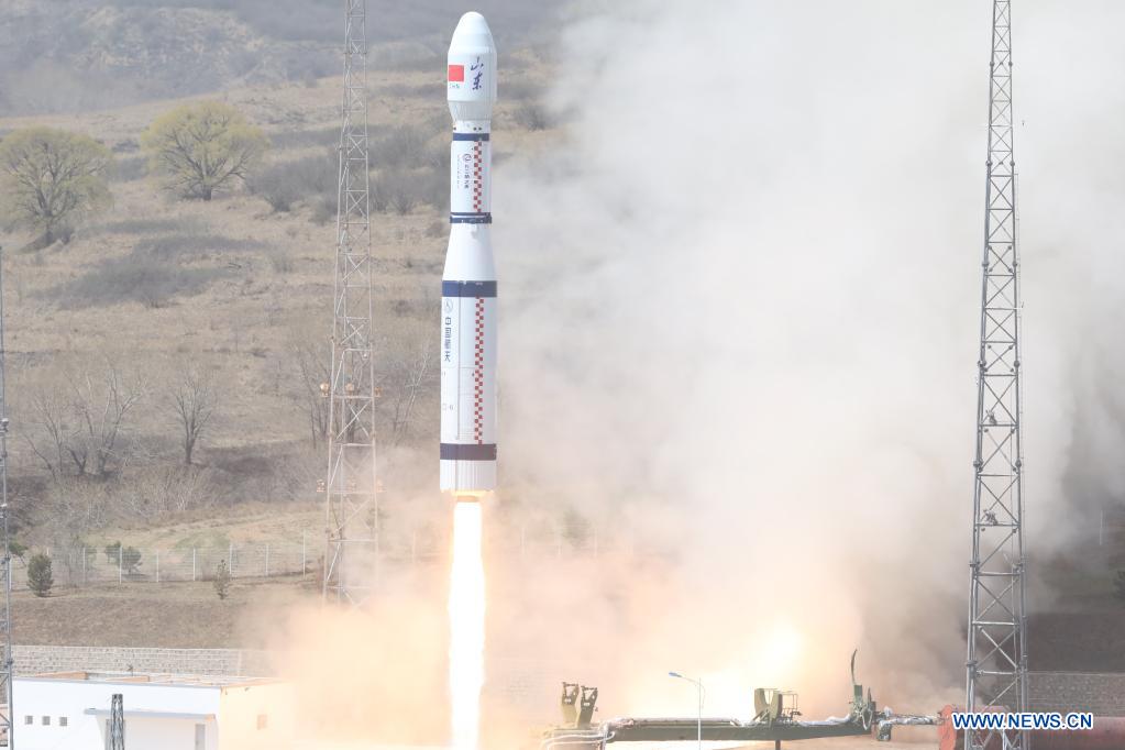 La Chine lance neuf satellites commerciaux