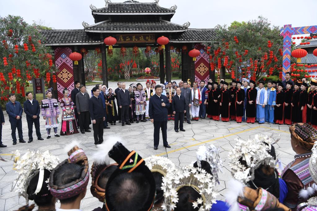 Chine : Xi Jinping inspecte la ville de Nanning