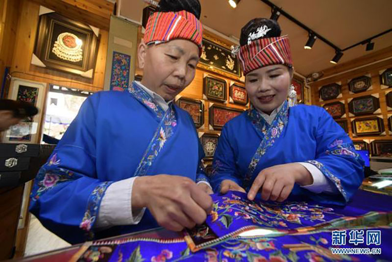 Shi Chuanying, artiste de broderie : de petites pièces brodées qui partent à la conquête d'un grand monde