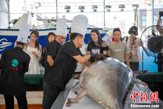 Des produits gastronomiques du monde entier rassemblés à l'Exposition internationale des biens de consommation de Hainan