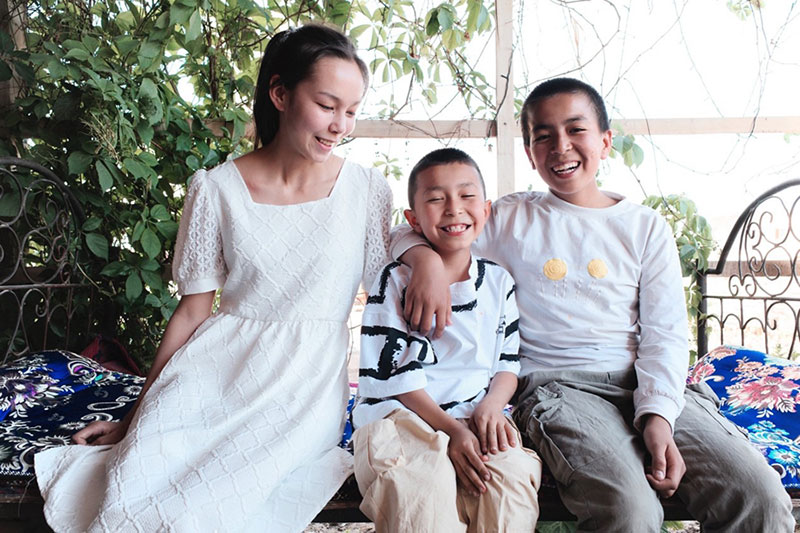 Enfants souriants au Xinjiang