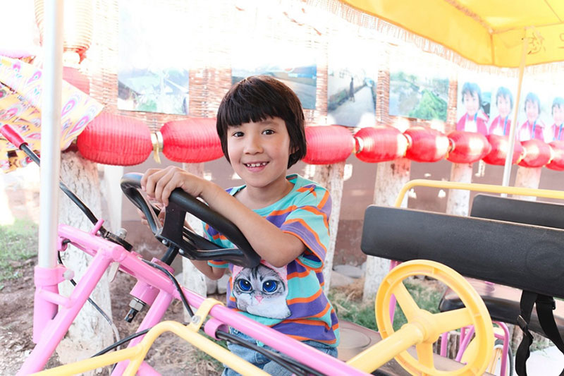 Enfants souriants au Xinjiang