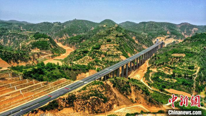 Une autoroute massive dans le Shaanxi ouverte fin juin