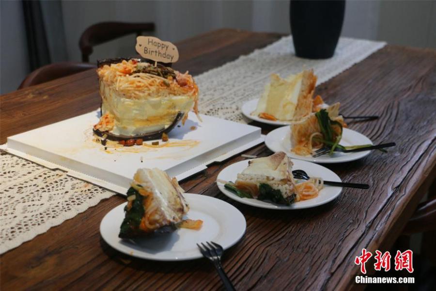 Le gateau Luosifen fait ses débuts dans sa ville d'origine du Guangxi