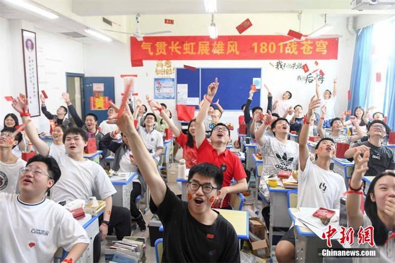 à l'approche du Gaokao, les candidats encouragés sous de multiples formes dans toute la Chine