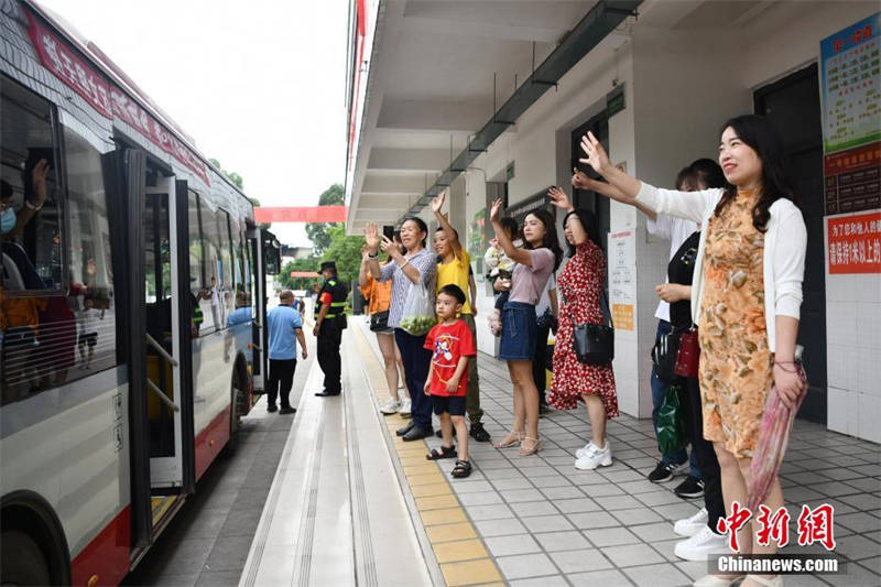 à l'approche du Gaokao, les candidats encouragés sous de multiples formes dans toute la Chine