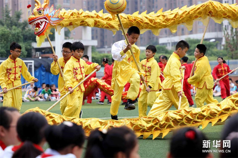 Des activités organisées à l'école pour célébrer la Fête des Bateaux-Dragons