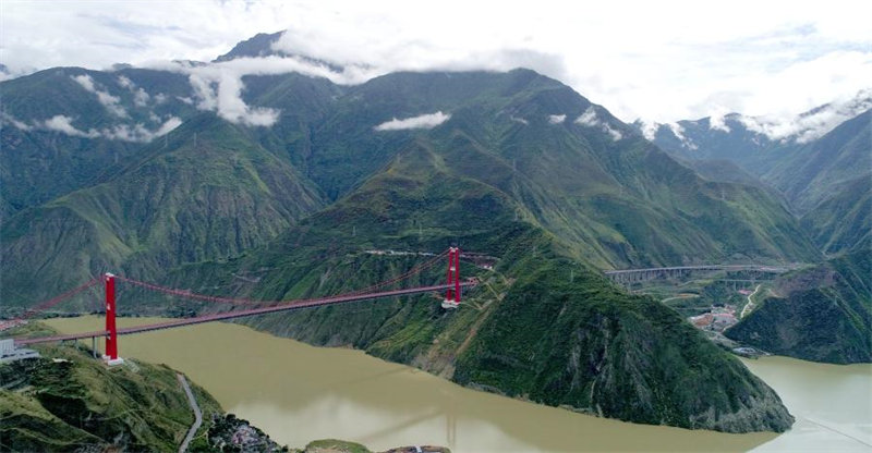 Le ? Premier pont du Sichuan-Tibet ?, un bienfait pour la population locale