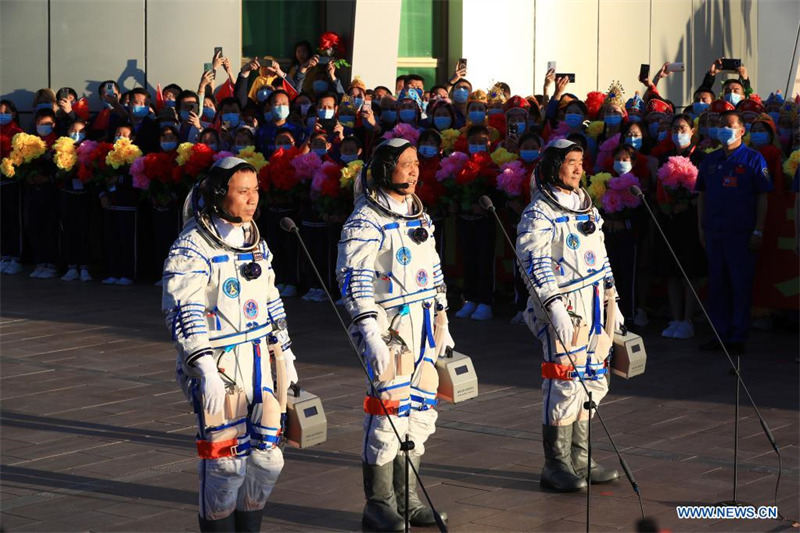 Cérémonie d'au revoir aux astronautes chinois de la mission Shenzhou-12