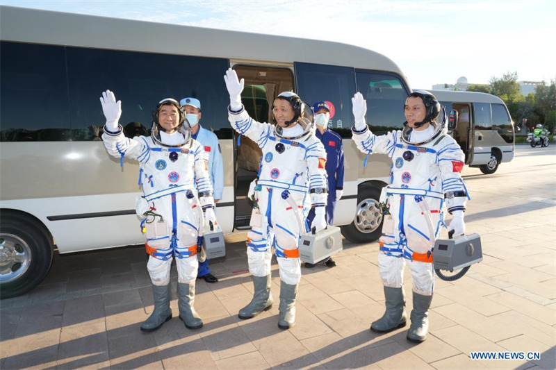 Cérémonie d'au revoir aux astronautes chinois de la mission Shenzhou-12