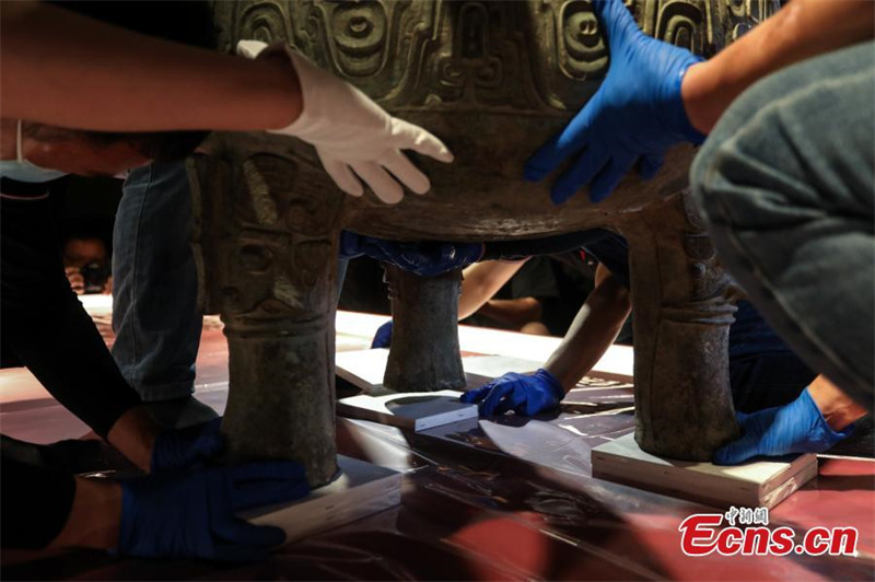 L'ancien vase tripode chinois en bronze Da Ke Ding bient?t exposé avec le Da Yu Ding à Shanghai 