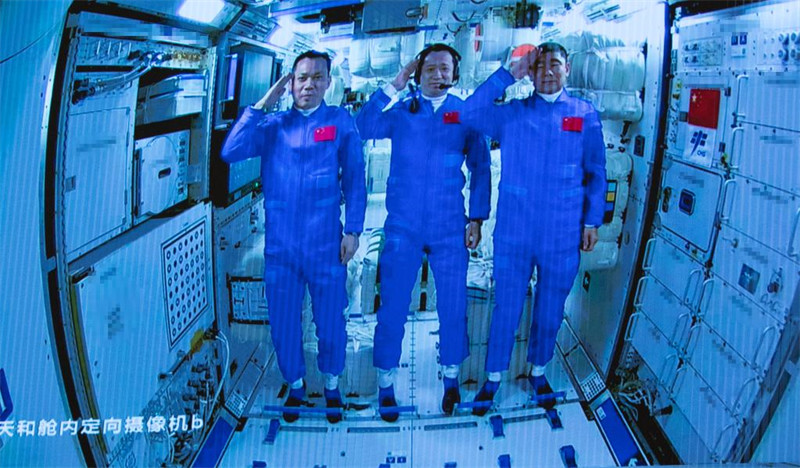 Les astronautes à bord du Shenzhou-12 sont entrés dans le module central de la station spatiale chinoise