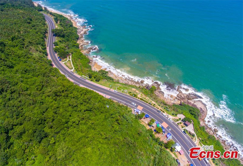 La charmante route touristique c?tière de Wanning dans la province de Hainan