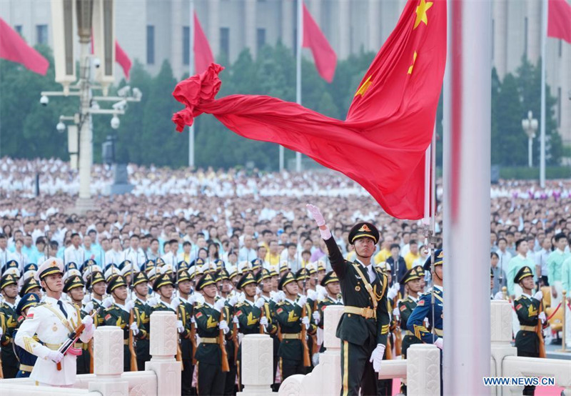 Cérémonie de lever du drapeau sur la place Tian'anmen lors de la cérémonie marquant le centenaire du PCC