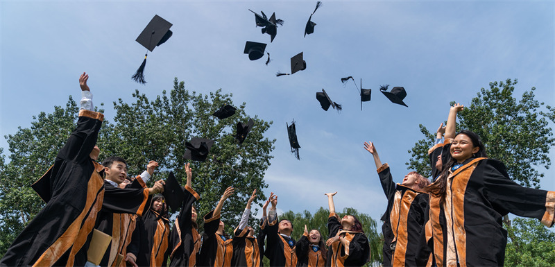 Chine : cérémonie de remise des dipl?mes à l'Université des langues étrangères de Beijing